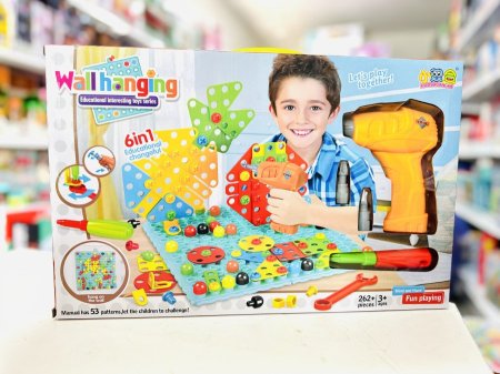 المهندس الصغير ( تركيب ٢٦٢ قطعة مع مفك و مفركاة )